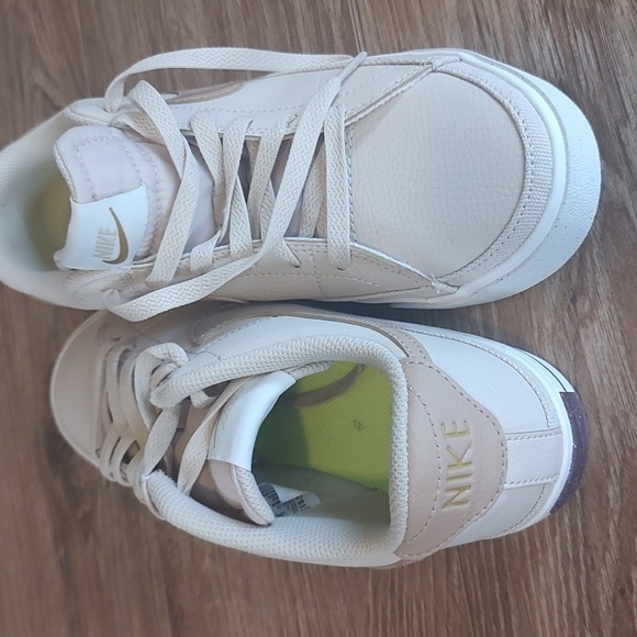 Nike Women's Beige and White Sneakers - Picture 5 of 5